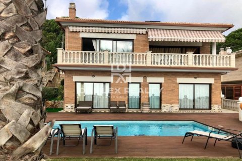 Villa à vendre à Lloret de Mar, Girona, Espagne, 4 chambres, 330 m2 No. 177120 - photo 2