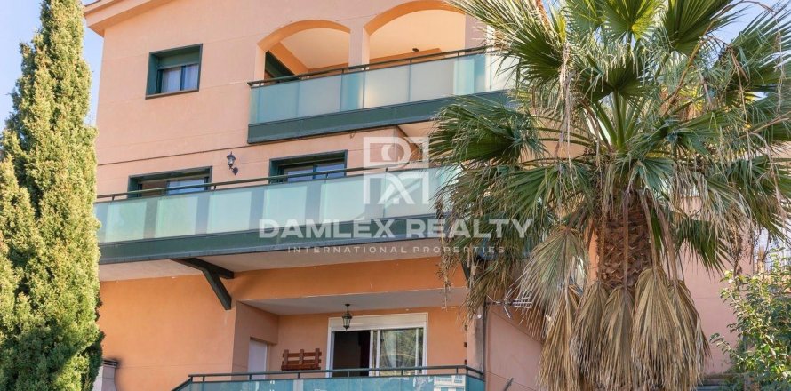 House à Lloret de Mar, Girona, Espagne 5 chambres, 365 m2 No. 177121