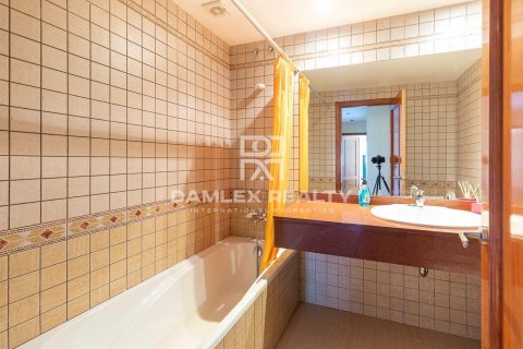 House à vendre à Lloret de Mar, Girona, Espagne, 5 chambres, 365 m2 No. 177121 - photo 12