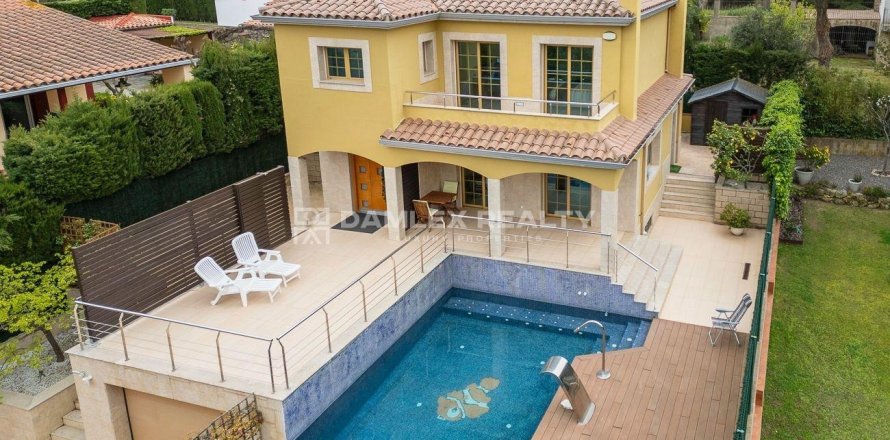 Villa in S'Agaro, Girona, Spain 4 bedrooms, 215 sq.m. No. 177119