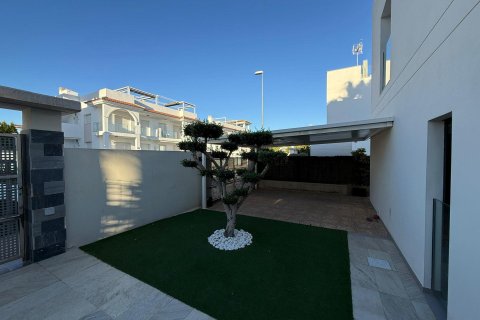 Villa à vendre à Ciudad Quesada, Alicante, Espagne, 3 chambres, 125 m2 No. 165753 - photo 12