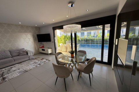 Villa à vendre à Ciudad Quesada, Alicante, Espagne, 3 chambres, 125 m2 No. 165753 - photo 5