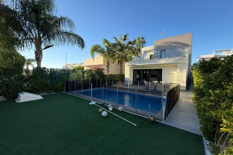 Villa à vendre à Ciudad Quesada, Alicante, Espagne, 3 chambres, 125 m2 No. 165753 - photo 1