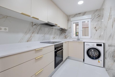 Apartment for sale in Torrevieja, Alicante, Spain 3 bedrooms, 102 sq.m. No. 165755 - photo 19