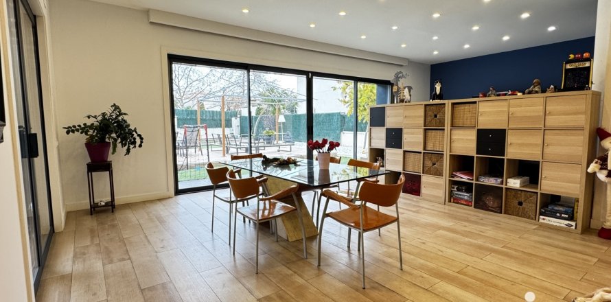 Дом в Кубельес, Барселона, Испания 10 спален, 886м2 №153628