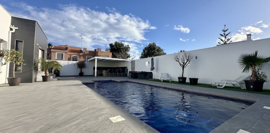 Villa a Ciudad Quesada, Alicante, Spagna 5 camere da letto, 132 mq. N° 152115