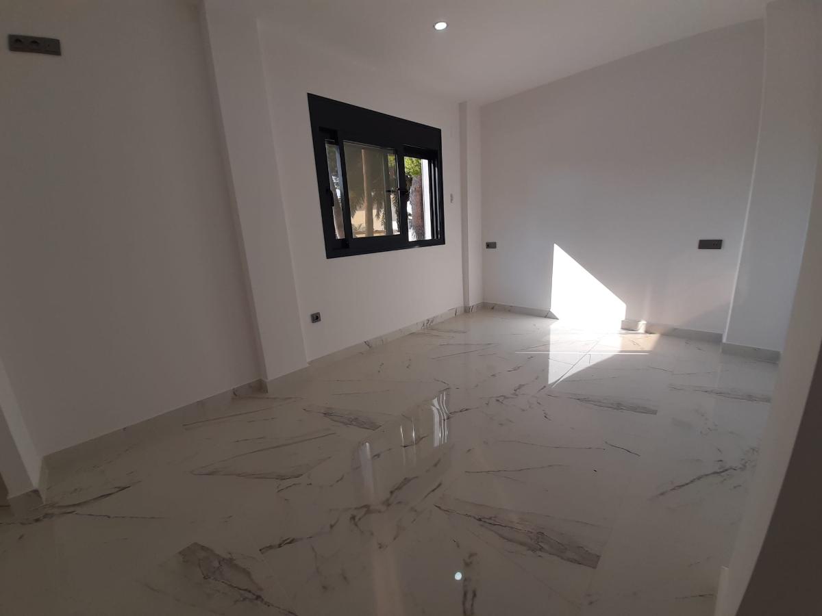 Villa in Alicante, Spain 4 bedrooms, 235 sq.m. No. 112941