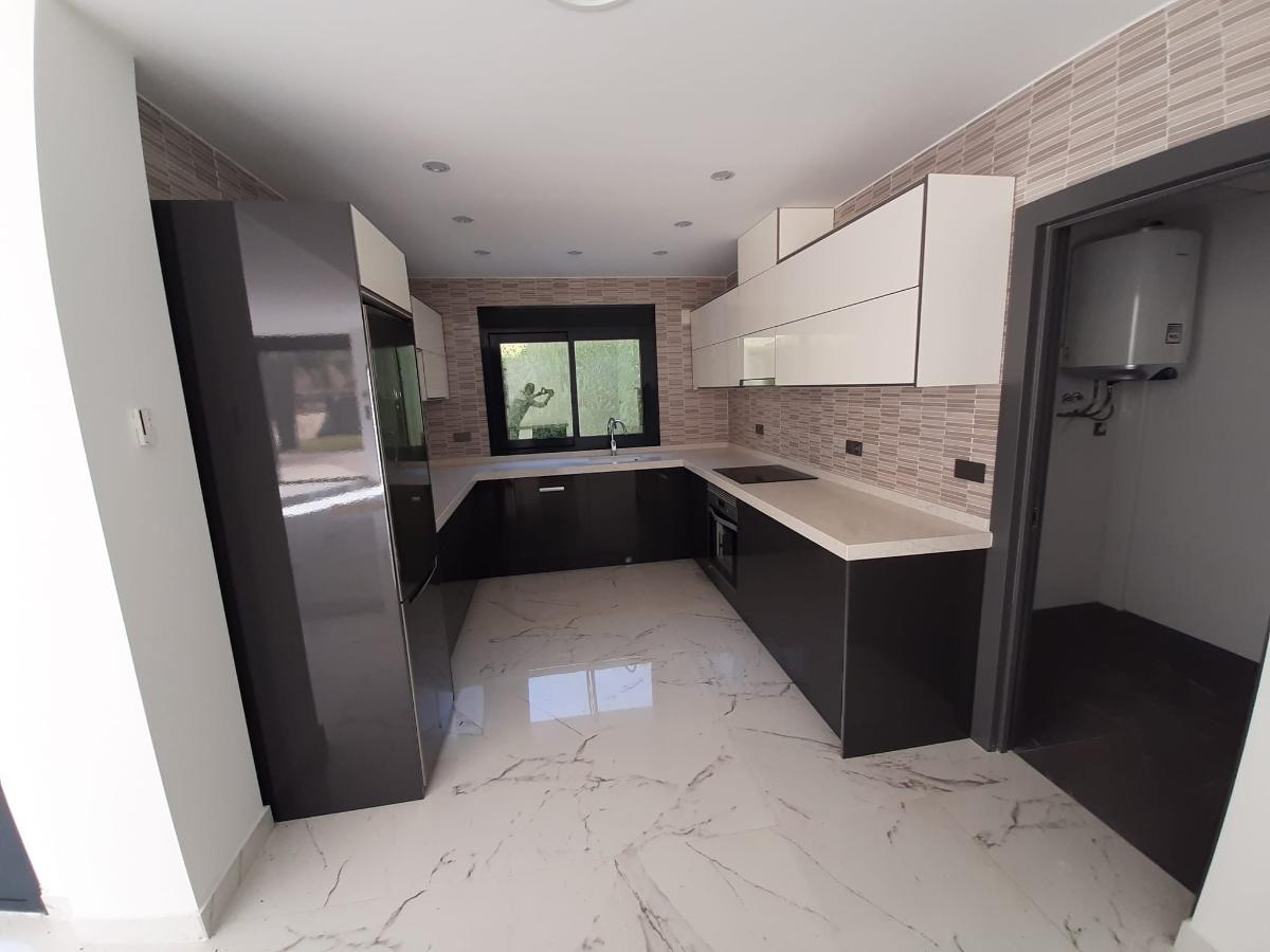 Villa in Alicante, Spain 4 bedrooms, 235 sq.m. No. 112941