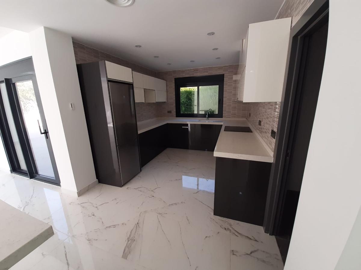 Villa in Alicante, Spain 4 bedrooms, 235 sq.m. No. 112941