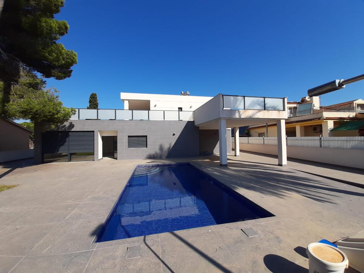 Villa in Alicante, Spain 4 bedrooms, 235 sq.m. No. 112941
