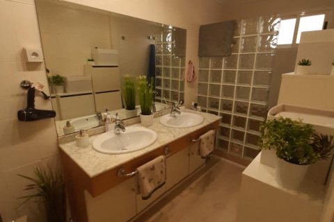Huoneisto myytävänä Torrevieja, Alicante, Espanja, 3 makuuhuonetta, 1 m2 No. 112940 - kuva 13
