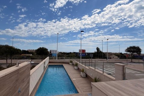 Tvåvåningslägenhet till salu i Guardamar del Segura, Alicante, Spanien 4 sovrum, 150 kvm. Nr. 196331 - foto 14
