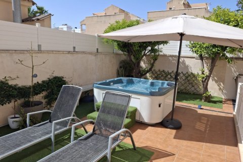 Villa till salu i Ciudad Quesada, Alicante, Spanien 4 sovrum, 164 kvm. Nr. 196335 - foto 16