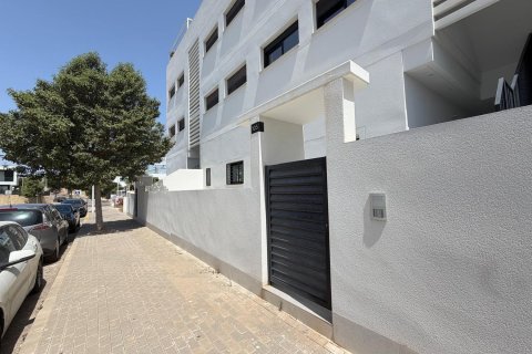 Tvåvåningslägenhet till salu i Guardamar del Segura, Alicante, Spanien 4 sovrum, 160 kvm. Nr. 196332 - foto 26