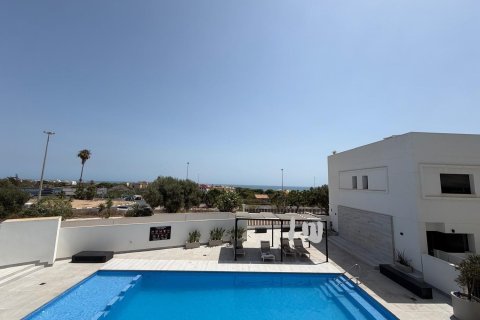 Tvåvåningslägenhet till salu i Guardamar del Segura, Alicante, Spanien 4 sovrum, 160 kvm. Nr. 196332 - foto 2