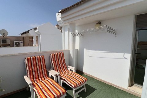 Tvåvåningslägenhet till salu i Guardamar del Segura, Alicante, Spanien 4 sovrum, 123 kvm. Nr. 196334 - foto 26