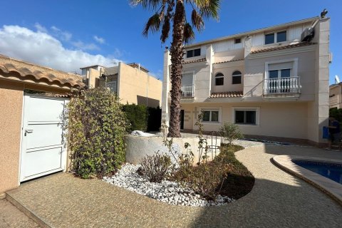 Villa till salu i Guardamar del Segura, Alicante, Spanien 5 sovrum, 216 kvm. Nr. 196333 - foto 4