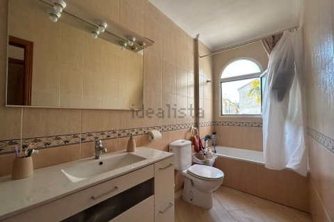 Villa till salu i Guardamar del Segura, Alicante, Spanien 5 sovrum, 216 kvm. Nr. 196333 - foto 13