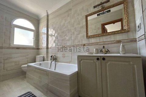 Villa till salu i Guardamar del Segura, Alicante, Spanien 5 sovrum, 216 kvm. Nr. 196333 - foto 28