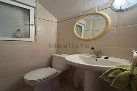 Villa till salu i Guardamar del Segura, Alicante, Spanien 5 sovrum, 216 kvm. Nr. 196333 - foto 8