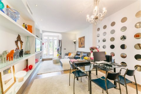 Apartamento en venta en Barcelona, España 7 dormitorios, No. 140962 - foto 7