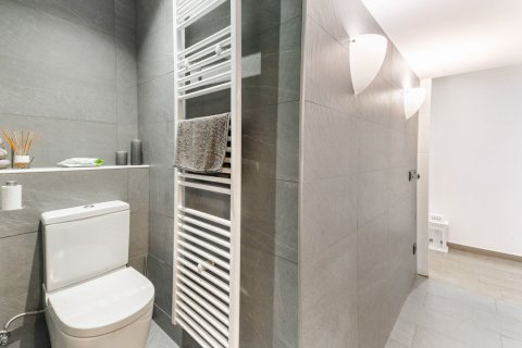 Apartamento en venta en Barcelona, España 7 dormitorios, No. 140962 - foto 15