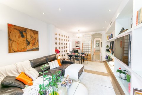 Apartamento en venta en Barcelona, España 7 dormitorios, No. 140962 - foto 8