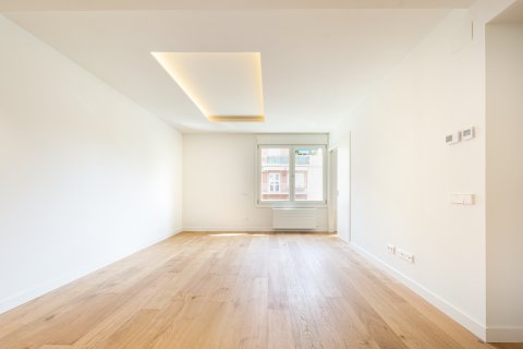 Apartamento en venta en Barcelona, España No. 140964 - foto 2