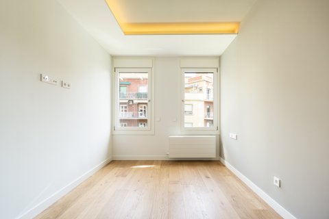 Apartamento en venta en Barcelona, España No. 140964 - foto 5