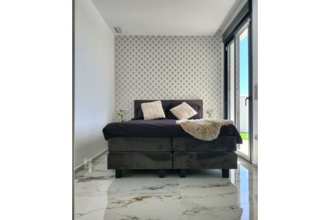 Villa for sale in Pilar de la Horadada, Alicante, Spain 3 bedrooms, No. 168219 - photo 17