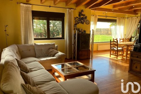 Сasa en venta en Villaturiel, León, España 3 dormitorios, 330 m2 No. 153856 - foto 8