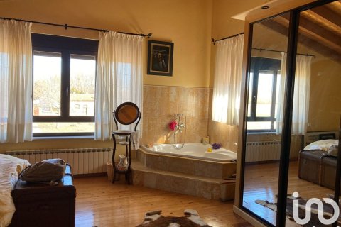 Сasa en venta en Villaturiel, León, España 3 dormitorios, 330 m2 No. 153856 - foto 27
