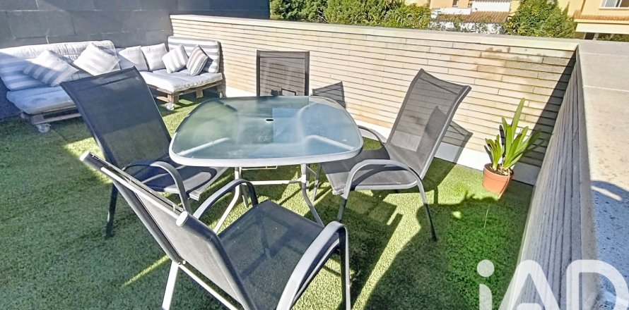 Ático en Sant Pere de Ribes, Barcelona, España 2 dormitorios, 67 m2 No. 152825