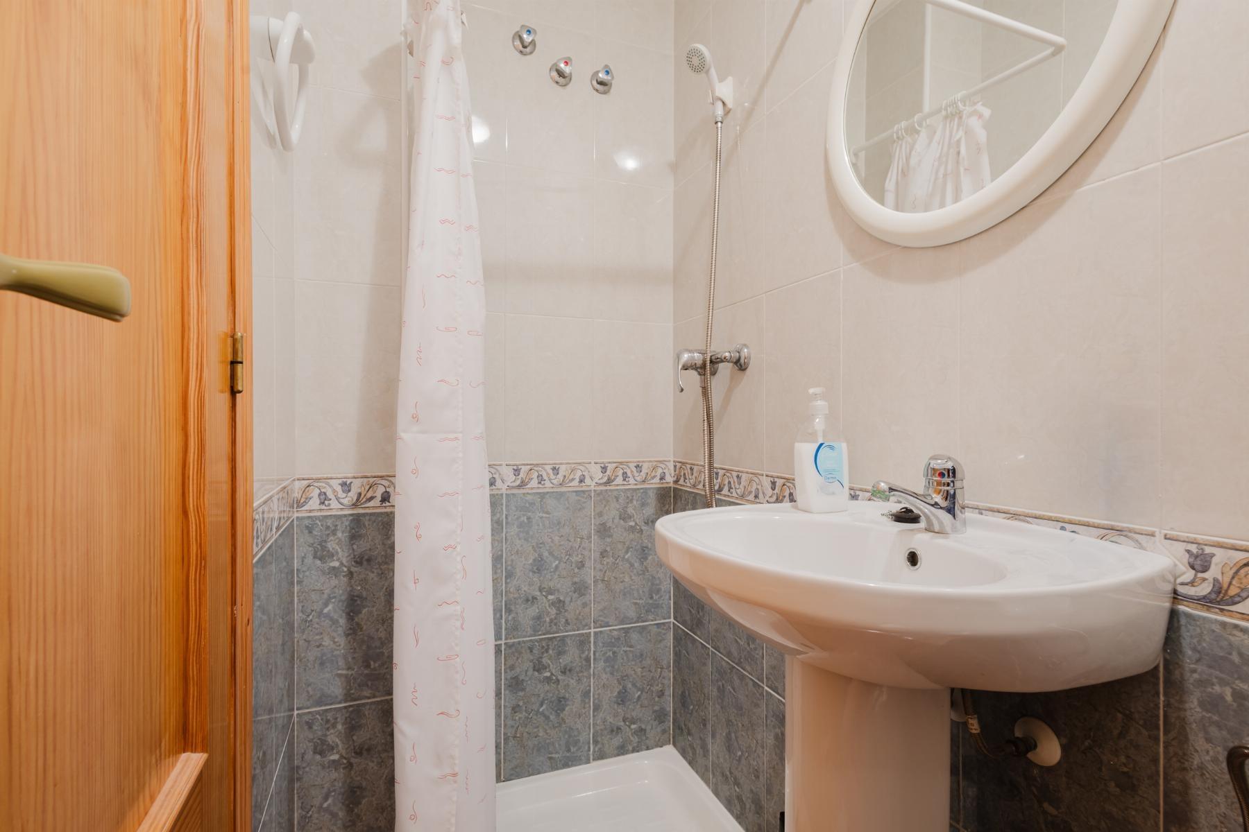 Apartment in Torrevieja, Alicante, Spain 3 bedrooms, 81 sq.m. No. 184255