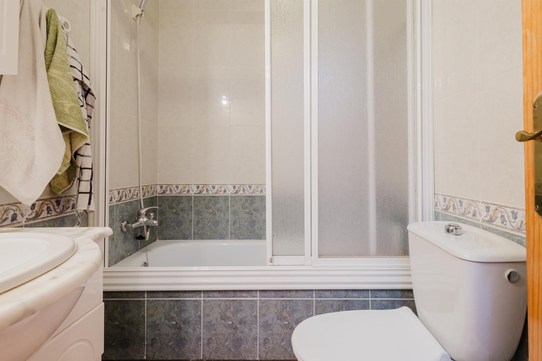 Apartment in Torrevieja, Alicante, Spain 3 bedrooms, 81 sq.m. No. 184255