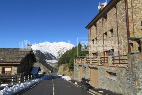 Casa in vendita a Principado De Andorra (Ninguna Poblacion Tiene C.P.), Lleida, Spagna 4 camere da letto, 335 mq. N° 160353 - foto 2