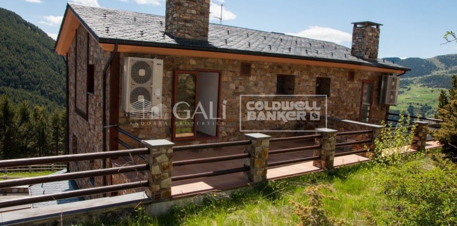 House in Principado De Andorra (Ninguna Poblacion Tiene C.P.), Lleida, Spain 4 bedrooms, 335 sq.m. No. 160353