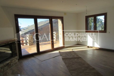 Villa à vendre à Principado De Andorra (Ninguna Poblacion Tiene C.P.), Lleida, Espagne, 4 chambres, 260 m2 No. 160352 - photo 2
