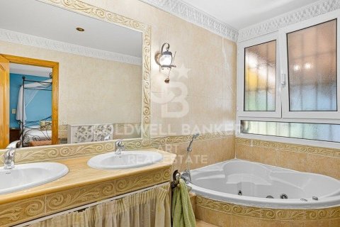 House for sale in Marbella, Malaga, Spain 5 bedrooms, 205 sq.m. No. 157644 - photo 13