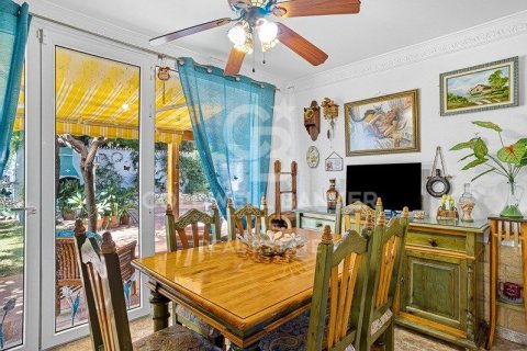 House for sale in Marbella, Malaga, Spain 5 bedrooms, 205 sq.m. No. 157644 - photo 4