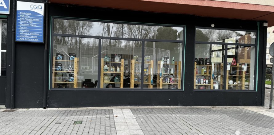 Commercial property à Leon, Espagne 76 m2 No. 173427