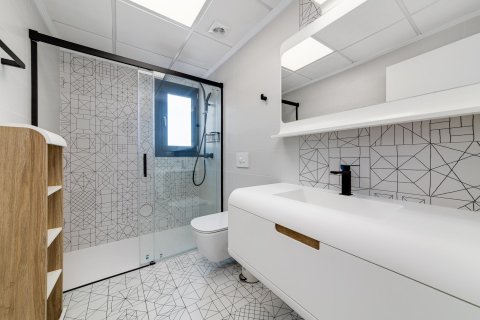 Villa for sale in Torrevieja, Alicante, Spain 4 bedrooms, 210 sq.m. No. 165245 - photo 10