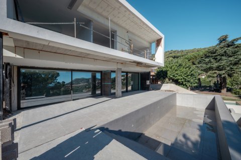 House for sale in Premia De Dalt, Barcelona, Spain 4 bedrooms, 364 sq.m. No. 148865 - photo 6