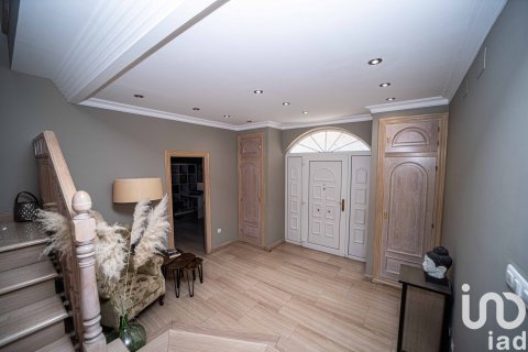 Сasa en venta en San Andrés del Rabanedo, León, España 5 dormitorios, 481 m2 No. 153897 - foto 8