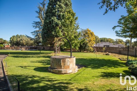 Сasa en venta en San Andrés del Rabanedo, León, España 5 dormitorios, 481 m2 No. 153897 - foto 30