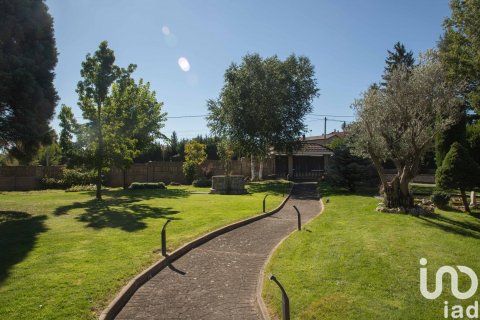 Сasa en venta en San Andrés del Rabanedo, León, España 5 dormitorios, 481 m2 No. 153897 - foto 2