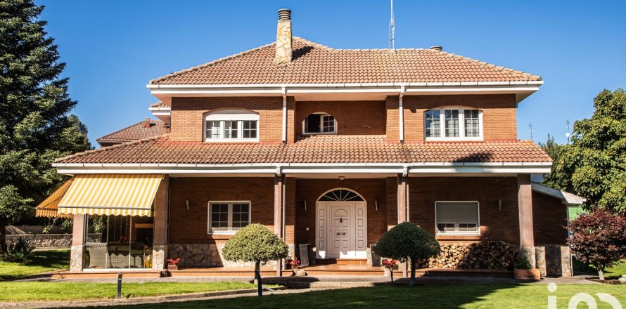 Сasa en San Andrés del Rabanedo, León, España 5 dormitorios, 481 m2 No. 153897