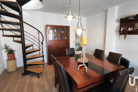 Tvåvåningslägenhet till salu i Cubelles, Barcelona, Spanien 3 sovrum, 120 kvm. Nr. 153898 - foto 8