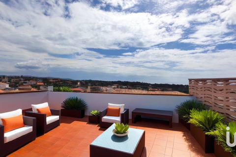 Tvåvåningslägenhet i Cubelles, Barcelona, Spanien 3 sovrum, 120 kvm. Nr. 153898