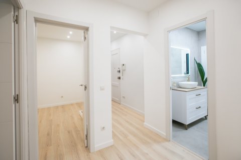 Apartment for sale Eixample, Barcelona, Spain 3 bedrooms, 95 sq.m. No. 133383 - photo 16